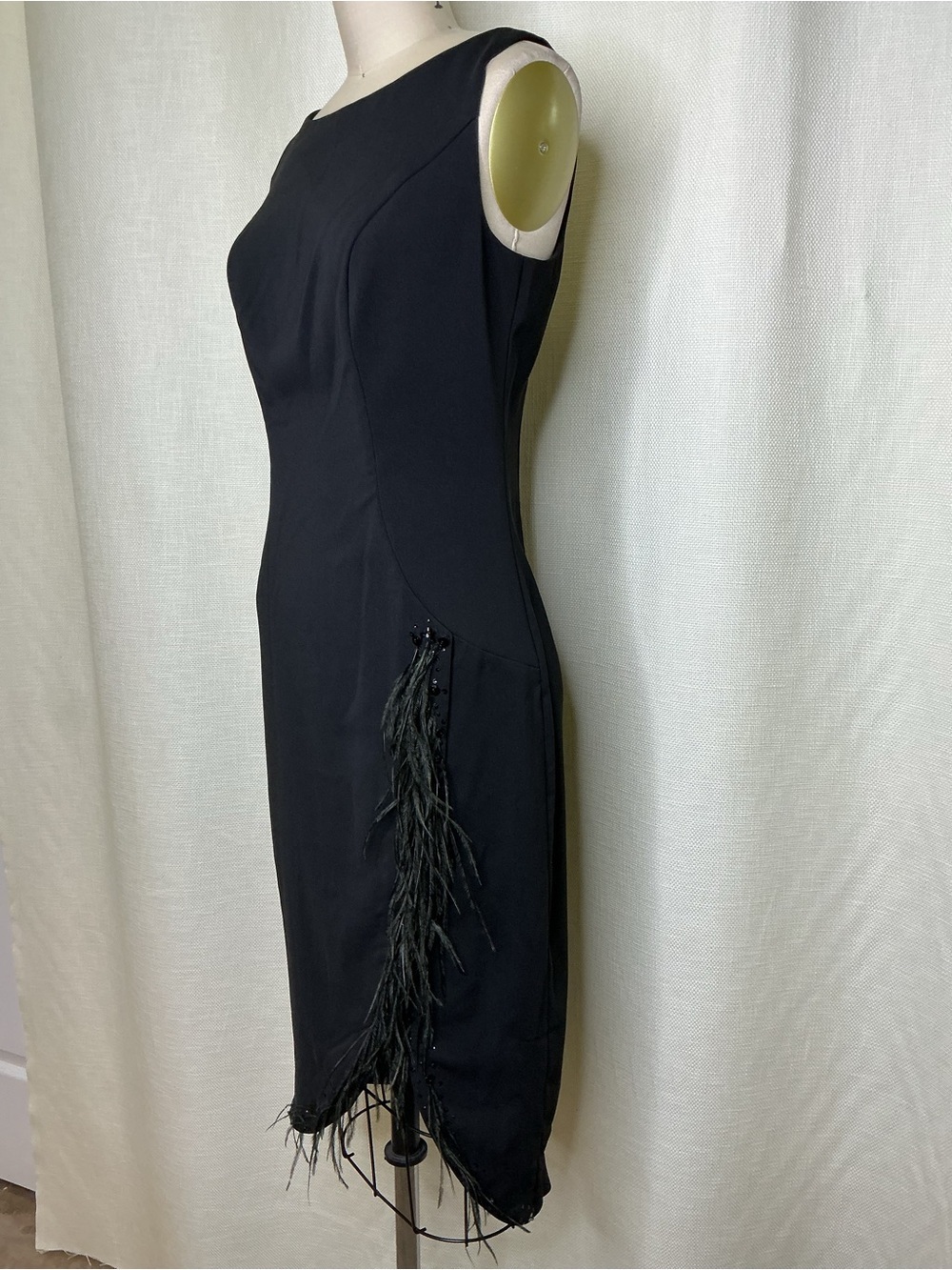 Carmen Marc Valvo Black Feather Trim Cocktail Dress Sleeveless Size 4 Chic - Picture 4 of 10